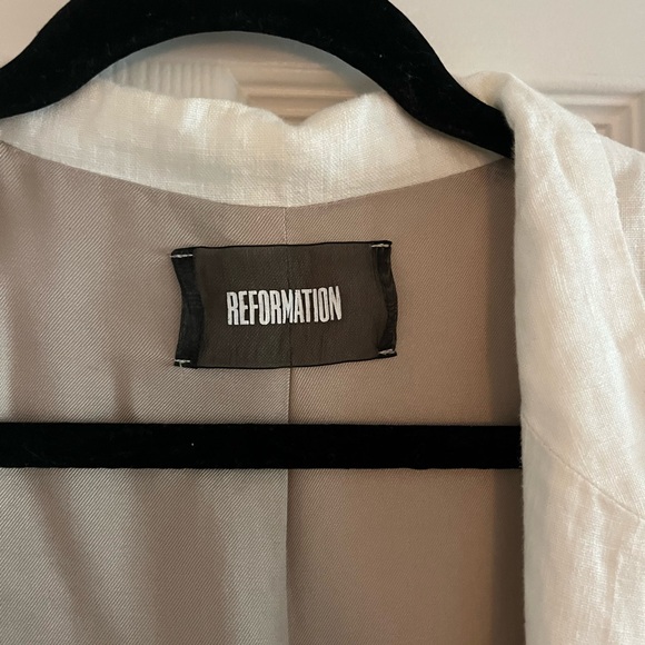 Reformation 100% linen blazer - Picture 4 of 4